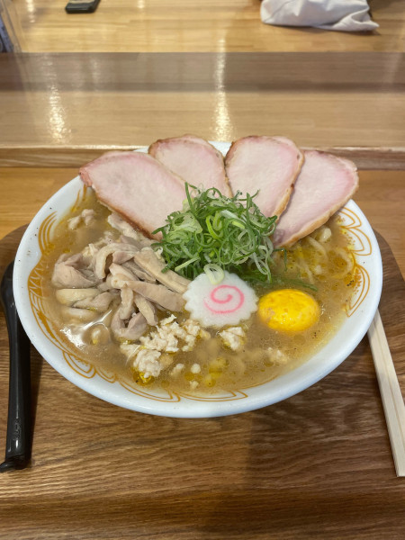 「金の鶏中華Wチャーシュー　1190円」@新旬屋 本店の写真