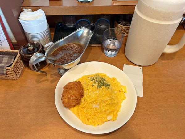 「オムライス風キーマカレー、カニクリームコロッケ」@ジンコックの写真