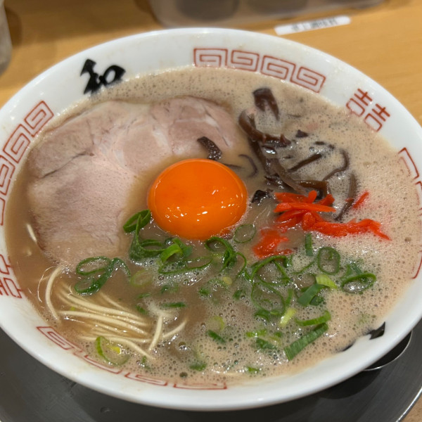 「月見ラーメン（カタメ）＋替玉（カタメ）」@博多ラーメン 和の写真