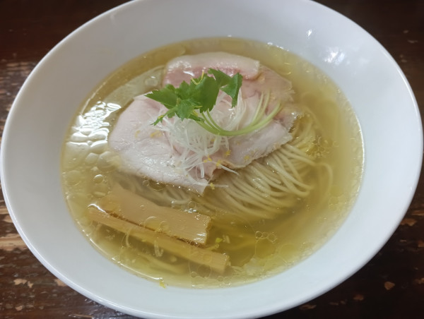 「比内地鶏とシャモロックの塩らあめん（¥900）」@らぁめん サンドの写真