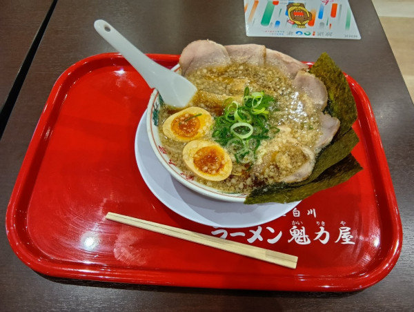 「京都背脂醤油全部のせラーメン」@ラーメン魁力屋 イオンモール水戸内原店の写真