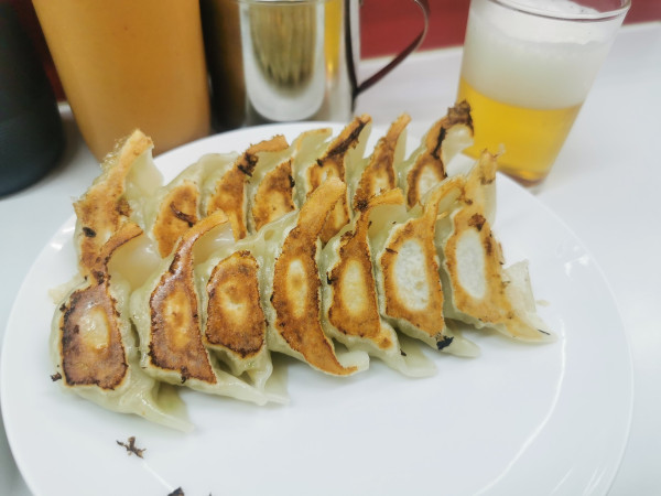 「餃子二人前」@ぎょうざ専門店 赤萬 三宮店の写真