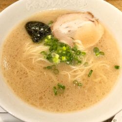 博多らーめん健太860円　替え玉160円×２