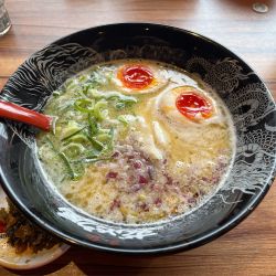 【期間限定】ずんどう屋流 鶏白湯 味玉 1,170円