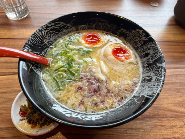 「【期間限定】ずんどう屋流 鶏白湯 味玉 1,170円」@ラー麺 ずんどう屋 小平天神店の写真