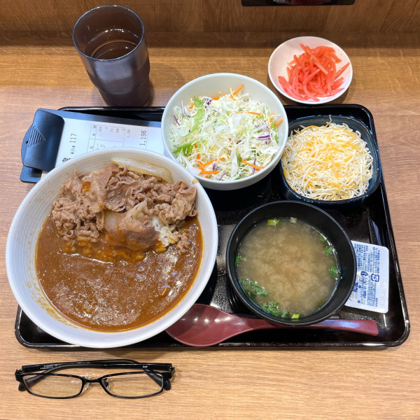 「肉だく牛魯珈カレー」@吉野家 小田急町田駅南口店の写真