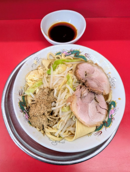 「ラーメン＋14連麺増し＋自家製辣油」@麺でる 田園調布本店の写真