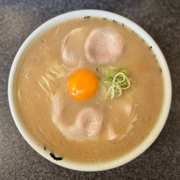 「卵黄入りラーメン（950円）」@いちげん。の写真