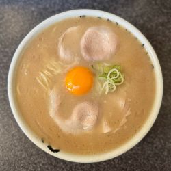 卵黄入りラーメン（950円）