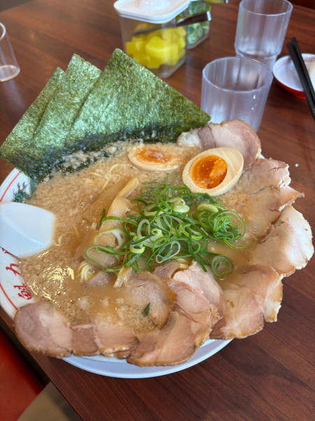 「コク旨　全部載せ」@ラーメン魁力屋 府中白糸台店の写真