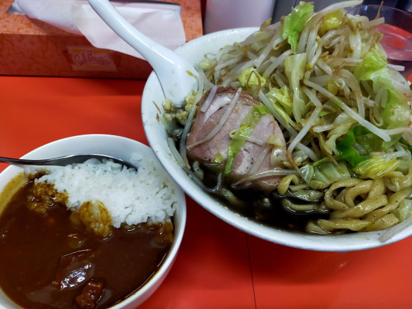 「マー油ラーメン大・ミニカレー（野菜・にんにく少）」@らーめん いごっそうの写真