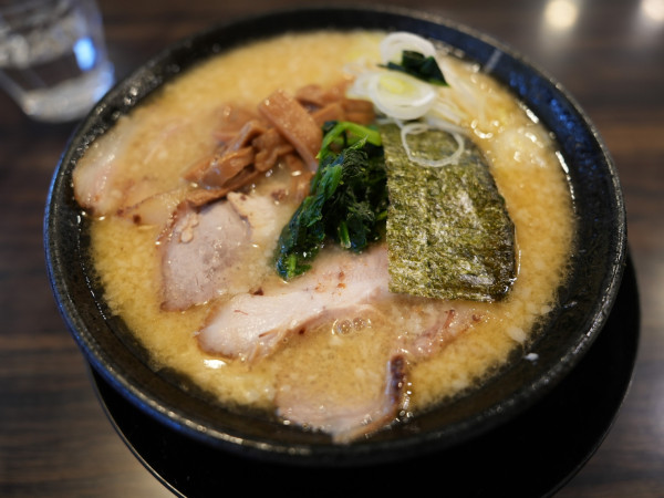「背脂みそらーめん 太麺」@新潟長岡らーめん みずさわ 東川口店の写真