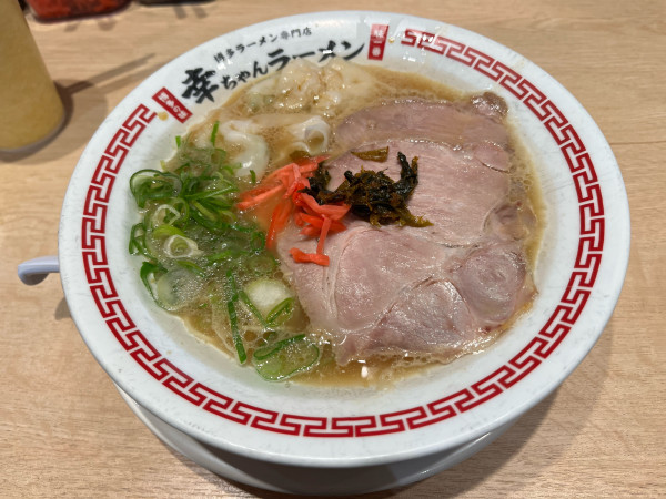 「ラーメンワンタントッピング」@幸ちゃんラーメン  博多駅筑紫口店の写真