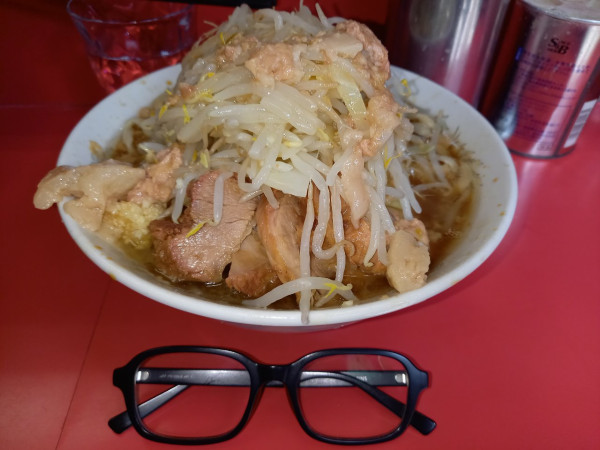 「小豚ラーメン(にんにく少し・野菜・あぶら)」@ラーメン二郎 三田本店の写真