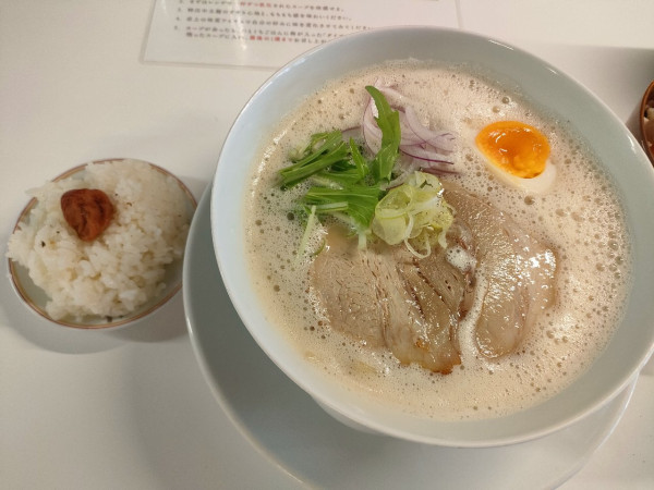 「鶏白湯とダイブ飯」@鶏白湯そば 江むらの写真