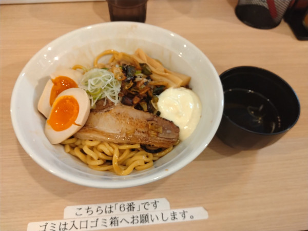 「醤油油そば大(260g)￥850+ガリマヨ+味玉各¥150-」@本郷油倶楽部の写真