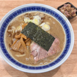 ラーメン（1000円）＋端っこチャーシュー（200円）