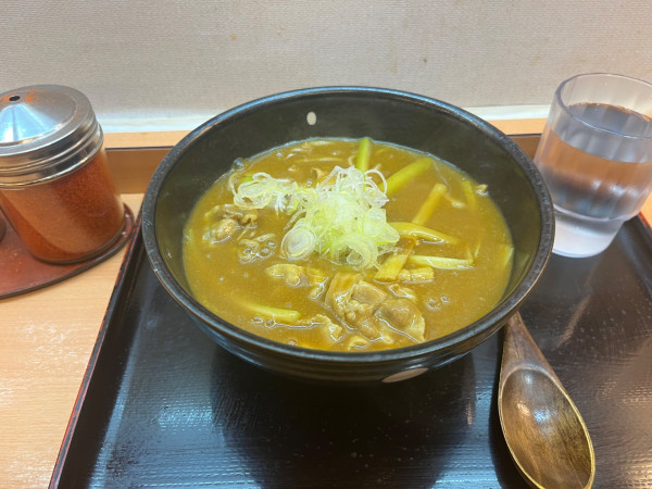 「カレー南蛮そば700円」@かのや 新宿西口店の写真