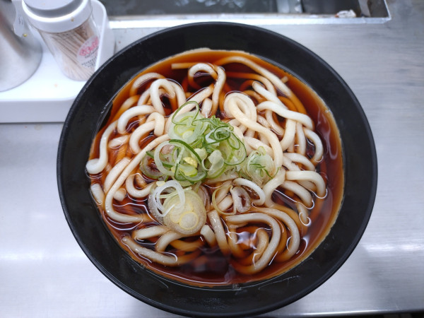 「かけうどん380円」@日栄軒の写真