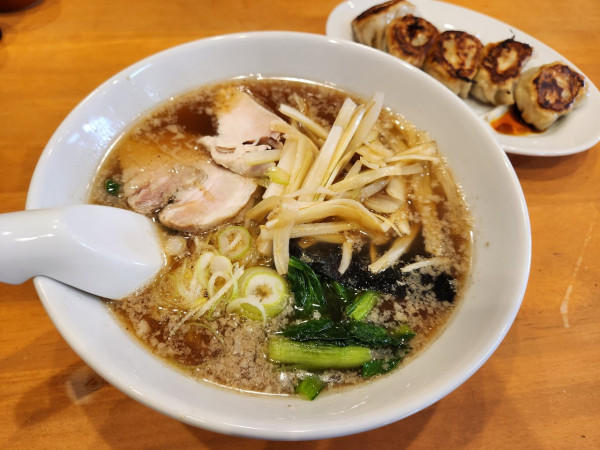 「セロリらーめん 餃子」@らーめん ぎょうざ ゆうの写真