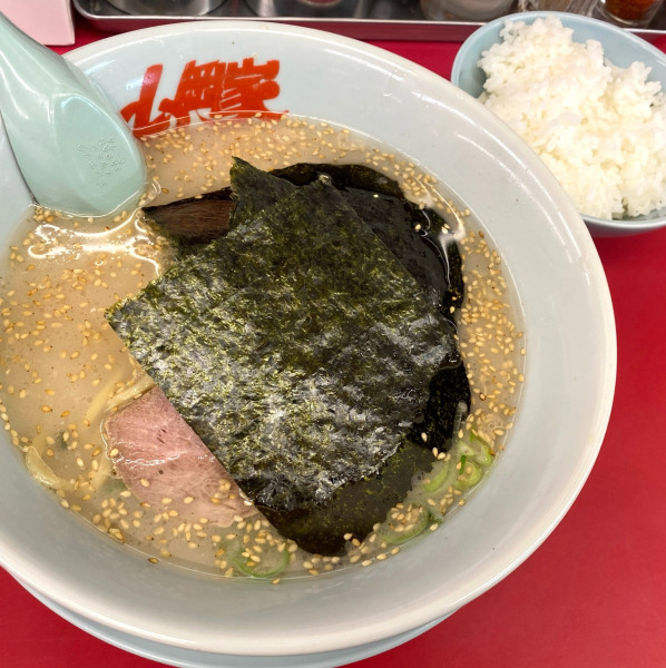 「ラーメン690円＋半ライス(クーポン利用)」@ラーメン山岡家 太田店の写真