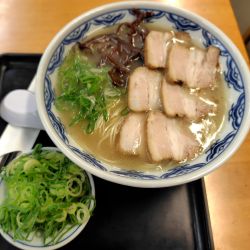 チャーシュー麺 800円 替玉 90円