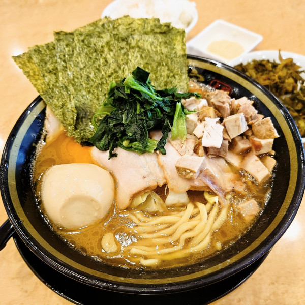 「特製ラーメン＋自家製焼き餃子＋ライス食い放題」@大輝家直系 皇道家の写真