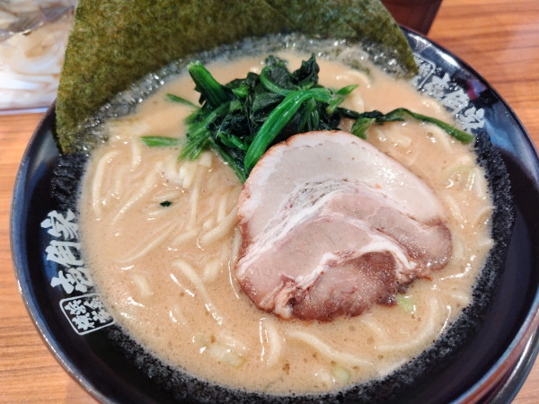 「ラーメン醤油　麺やわらかめ油少なめ」@横浜家系ラーメン 横浜道 野田蕃昌店の写真