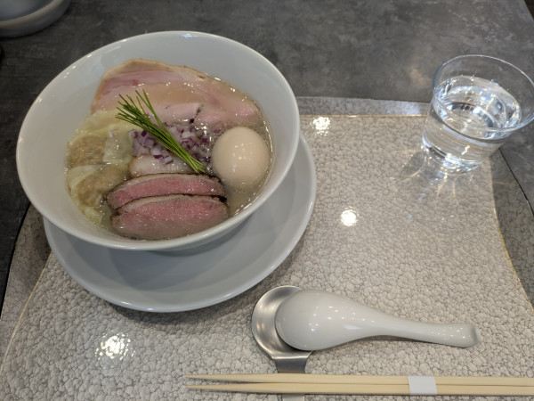 「特製中華そば　塩」@宍道湖しじみ中華蕎麦 琥珀 東京本店の写真