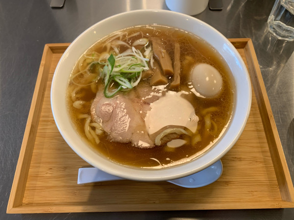 「醤油らーめん＋味付玉子1,020円」@らーめんと餃子かんなの写真