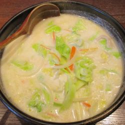 クリーミーたんめん塩　1045円