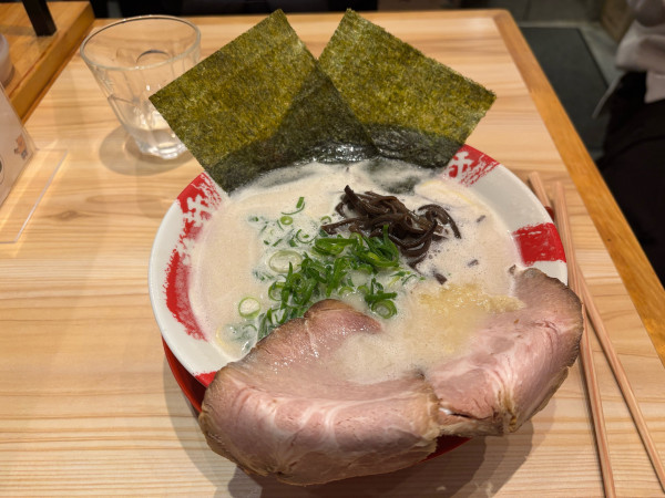 「白豚骨850円替え玉2杯 1杯は無料 110円」@大名古屋一番軒の写真