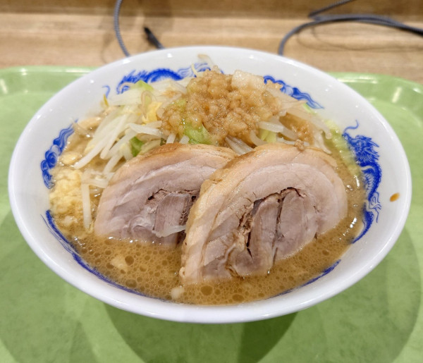 「ラーメン+1豚増し(940円)」@ジャンクガレッジ カインズ朝霞店の写真