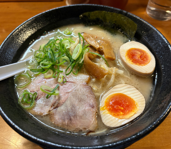 「味玉吉らーめん+替玉(1玉無料)」@九州ラーメン 博多吉もんの写真