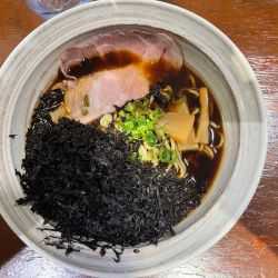 黒醤油鶴見BLACK¥890 岩のり¥170