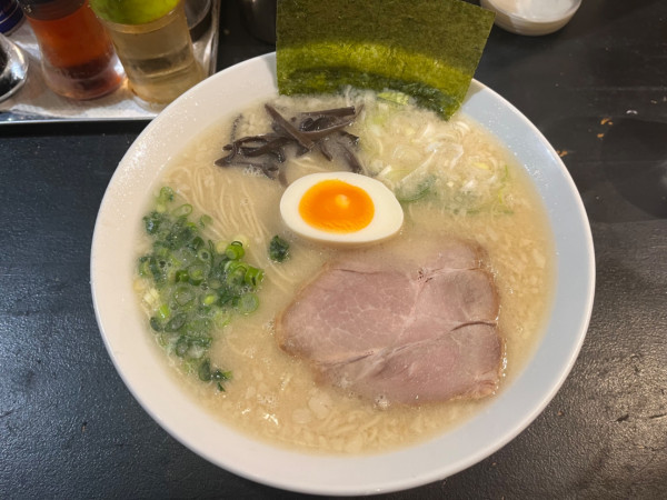 「塩らーめん＋大盛り＋替玉」@長浜ラーメン まるみの写真