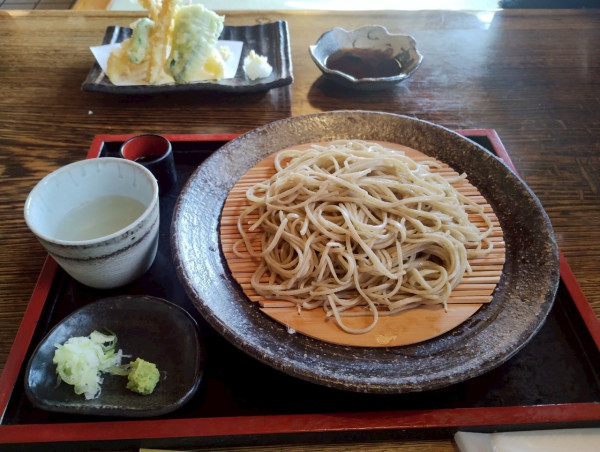 「高遠そば　天ぷら盛り合わせ」@蕎麦 いけだの写真