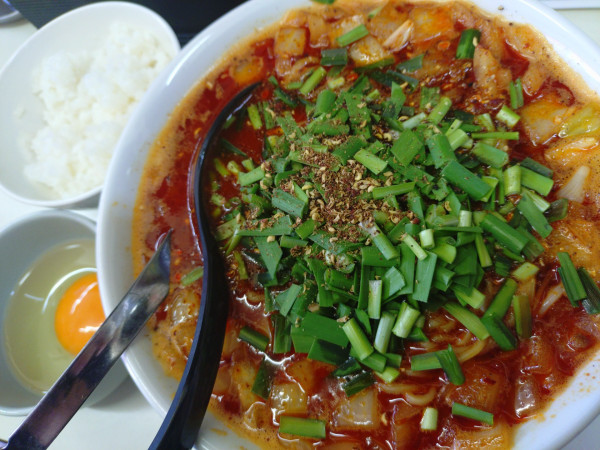 「勝浦タンタンメン、生卵、サービスライス」@ビンギリの写真