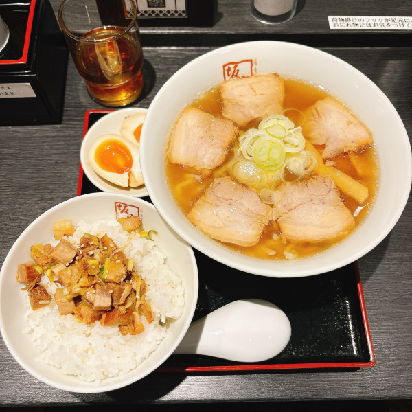 「ラーメン＋わさび醤油の焼豚丼」@喜多方ラーメン坂内 博多駅前店の写真