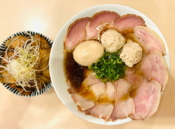 「特製醤油らぁ麺、吊し焼豚バラ丼」@麺屋 なおとの写真
