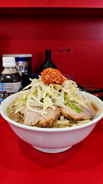 「小ラーメンとニンニクジャン🧄と生卵」@ラーメン二郎 生田駅前店の写真