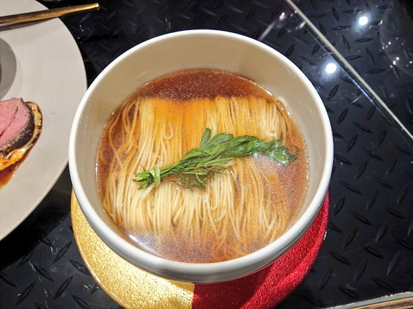 「【限定】エゾ鹿コンソメラーメン、など」@トーキョーニューミクスチャーヌードル 八咫烏 CHIKARABOの写真