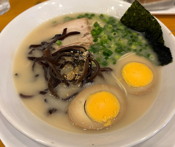 「まるきんラーメン＋煮玉子＋替玉」@博多まるきんラーメン 上馬店の写真