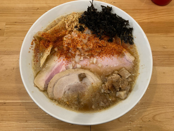 「背脂煮干しラーメン＋辛くする」@煮干らーめん 川むらの写真