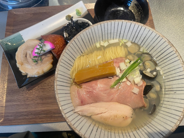 「特製しじみ中華そば」@麺や くろえもんの写真