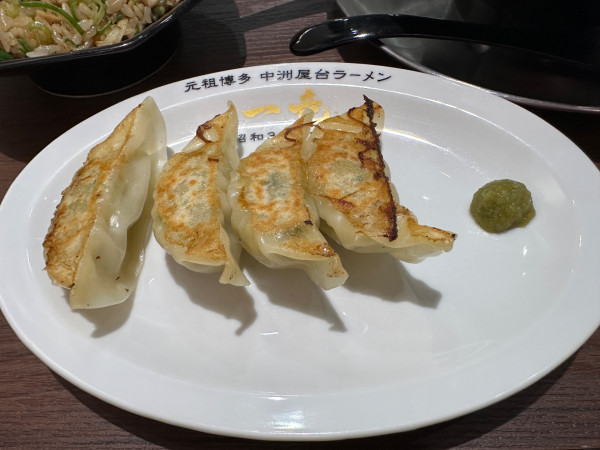 「一竜Aセット（焼き餃子4個＋半焼きめし）605円」@一竜 けやきウォーク前橋店の写真
