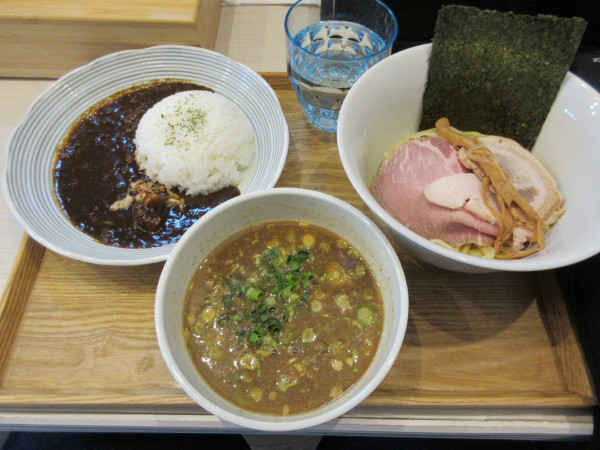 「限定　濃厚魚介豚骨つけ麺（１１００円）＋ミニカレー４００円」@Ramen  Suzurunの写真