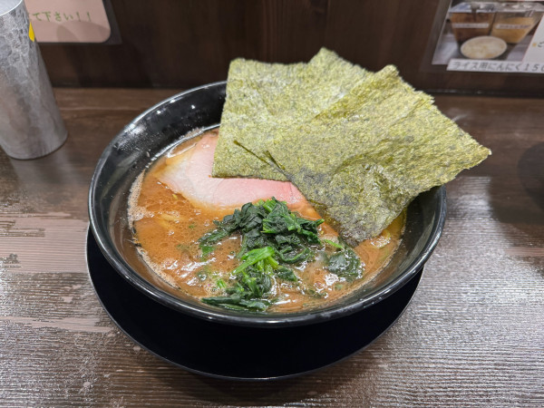 「ラーメン並(硬め)」@家系ラーメン ゆくる家の写真
