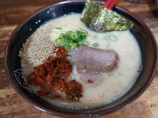 「博多ラーメン 粉落とし＋チャーハン」@博多ラーメン長浜や 上野店の写真