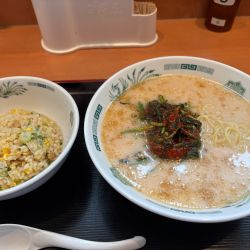 【期間限定】とんこつニラ南蛮650円、半チャーハン300円